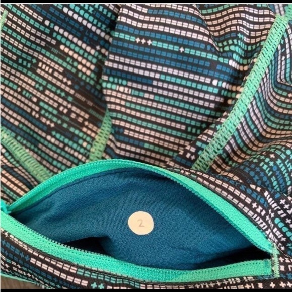 Lululemon crop size 2 - Picture 4 of 4